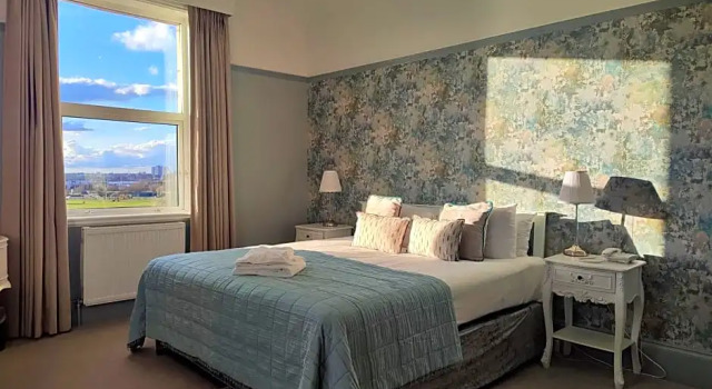 Номер Standard с видом на море The Queens Hotel