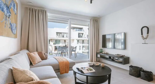 Beautiful Apartment With Pool Terrace and Parking