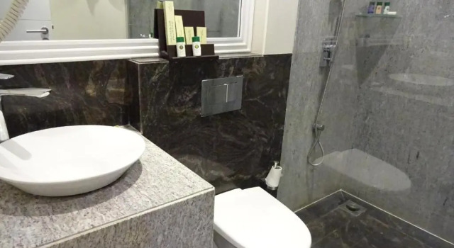 Люкс с видом на озеро Amanora The Fern Pune, Series by Marriott