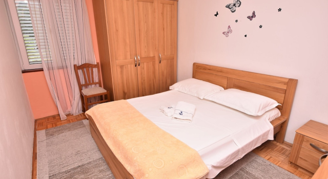 Apartment Granum, Забронировать Апартаменты/квартира Отели Биоград-на-Мору с парковкой, рядом с Частный Пляж «Кемп Сенди», Парковка