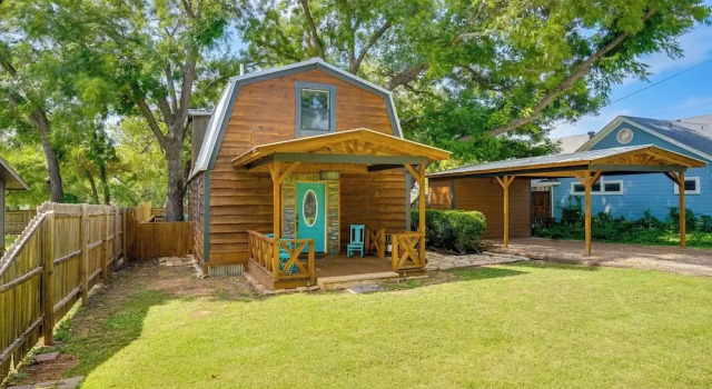 Коттедж Pet-friendly Granbury Home w/ Yard, Near Downtown!