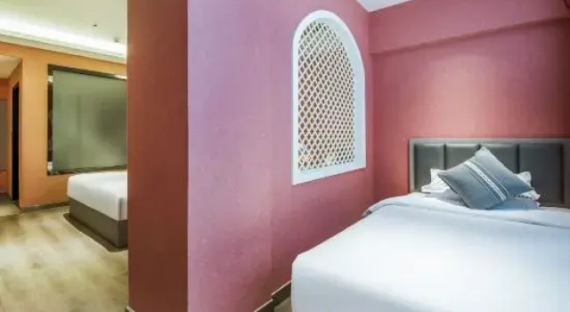 Люкс Grand Meiyi Hotel(Urumqi Hongshan Park Xinxing Street Subway Station Store)