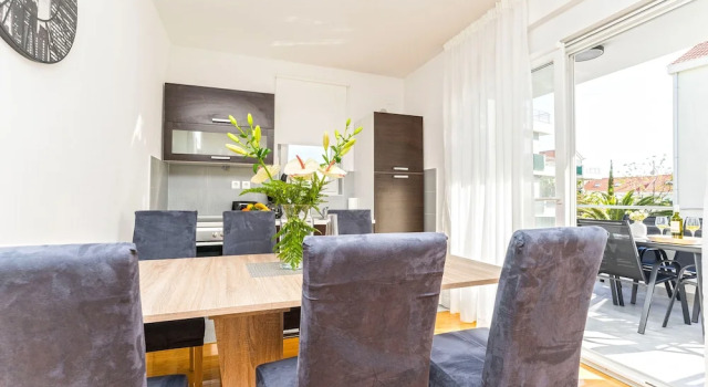 Summer Breeze Apartments