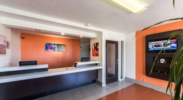 Motel 6 Uvalde, TX