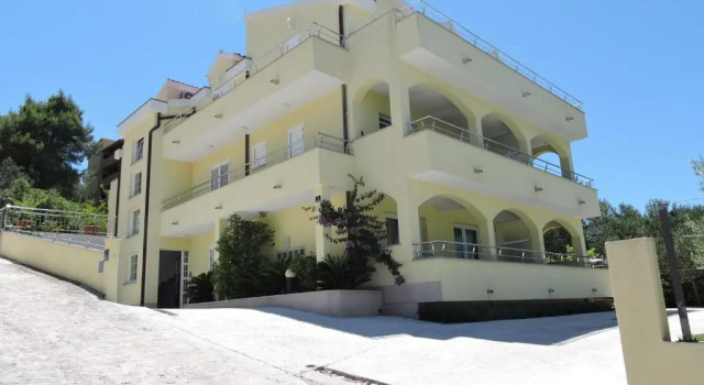 Apartments Villa Luna, Rezerwuj Apartament Hotele w Split-Dalmatia County z parkingiem, Parking