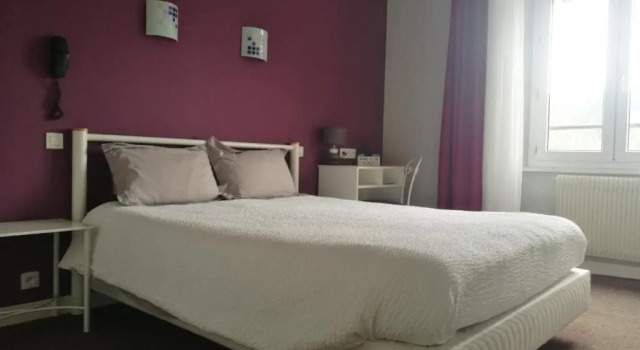 Четырёхместный номер Standard с видом на озеро Logis Hôtel Restaurant SPA le Beau Site