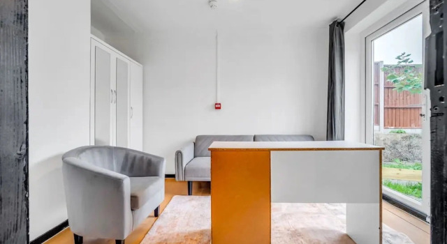 Spacious 4-bedroom Haven in Orpington Retreat