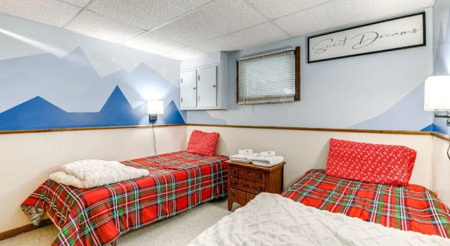 Pet-friendly Home w/ Deck: 4 Mi to Jay Peak Resort, Rezervovat Lázně / Resort Jay Jay Peak