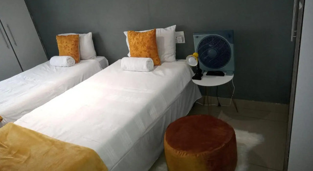 81 Pool Room cottage house, Забронировать Дом для отпуска Коттеджи Дурбана, рядом с Life Entabeni Hospital, Коттедж