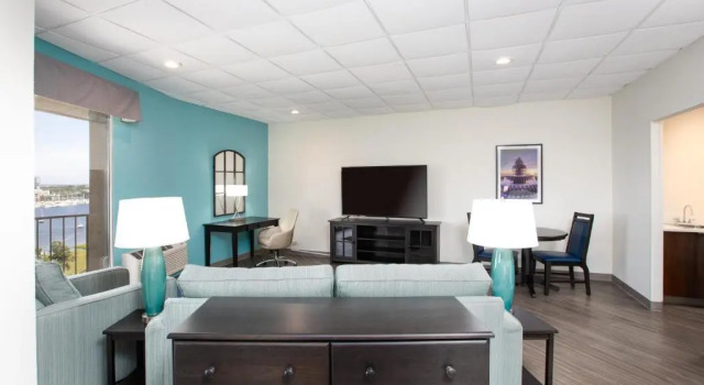 Люкс Holiday Inn Charleston-Riverview by IHG