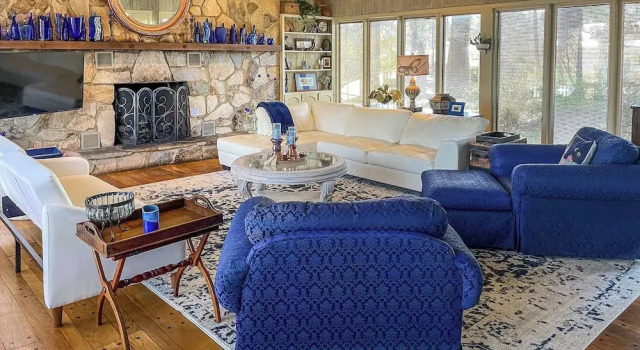 Dobson Getaway w/ Private Pool & Game Room!, Buchen Sie Hotel Dobson North Carolina