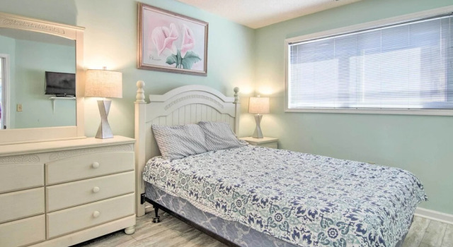 Апартаменты Steps to Shore: Gem w/ Pool in Ocean City