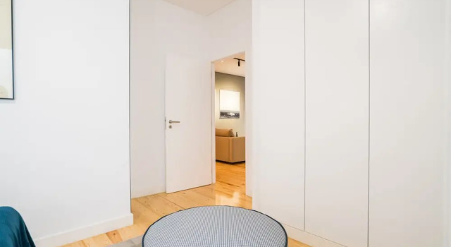 Modern Apartment in Chiado 1 - DIR, Забронировать Апартаменты/квартира Мизерикорди Лиссабон, рядом с Money Museum