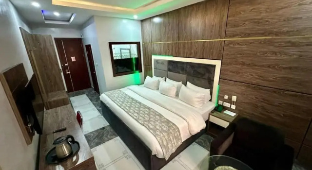 Chinbell Luxury Hotel & Suites, Prenota Hotel Lekki Phase 1 