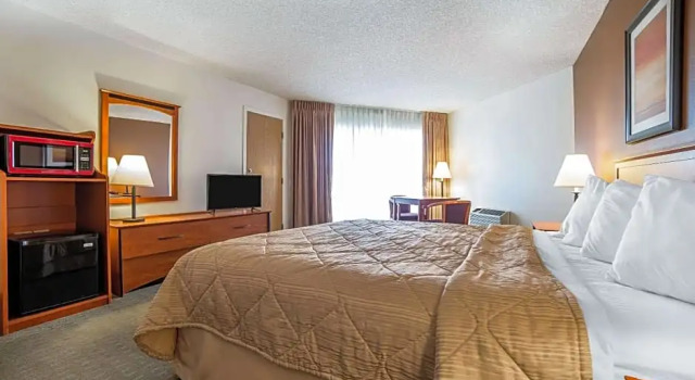 Номер Standard с видом на озеро Lake Mead Inn