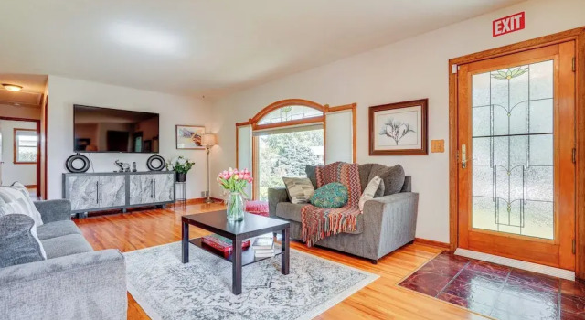 Коттедж с 4 комнатами с балконом Spacious Cottage Grove Haven Near Downtown St Paul