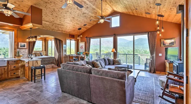 Апартаменты 28 Mi to Yosemite: Lovely Mtn Cottage w/ Deck!