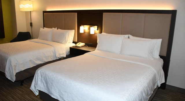Номер Standard Holiday Inn Express Hotel & Suites Evanston by IHG