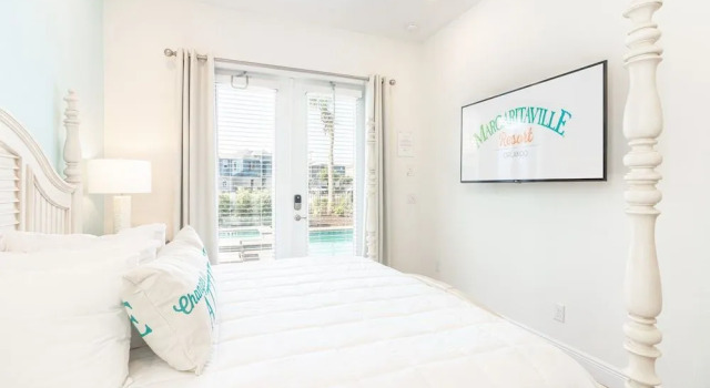 Shake Shack Heated Pool & Hot Tub