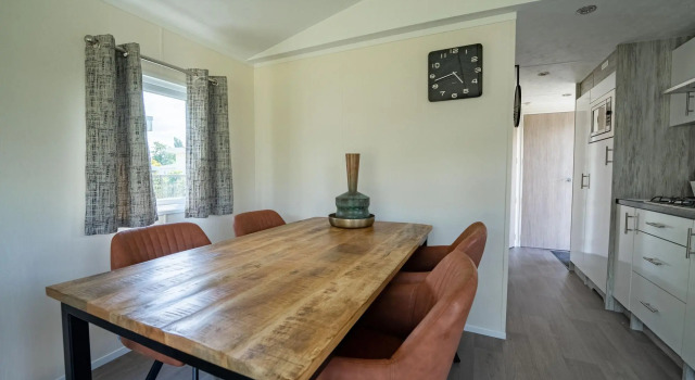 Well-maintained chalet with microwave, on a holiday park close to the Biesbosch, Забронировать Шале Дордрехт Южная Голландия