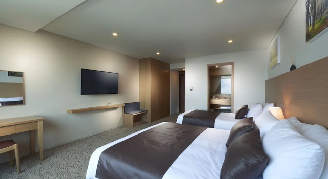 Двухместный семейный номер Premier Benikea Jungmun Hotel