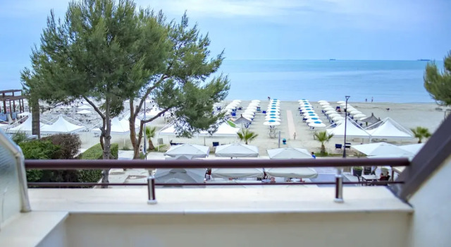 Трёхместный номер Standard с балконом Hotel Oaz