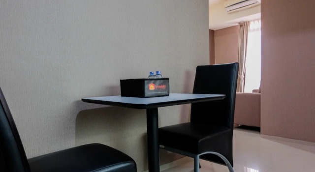 Elegant 1BR Apartment at The Accent Condominium, Book Apartment Hotels in South Tangerang with a Pool, Swimming Pool