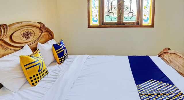 SPOT ON 93144 Homestay H. Syarif Syariah - Bandar Gresik 2, Book Hotel Hoteller i Gresik med parkering, Parkering