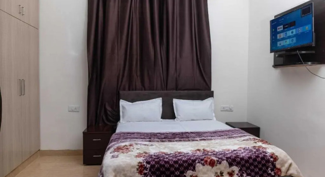 OYO Hotel Pinaki Stay Near Noida Sector 51 Metro Station, Забронировать Отель Нойда штат Уттар-Прадеш
