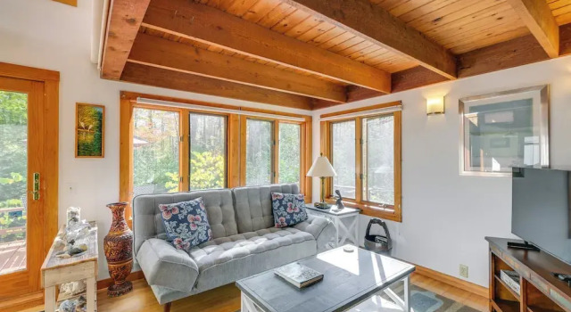 Ellsworth Home ~ 18 Mi to Acadia Nat'l Park!, Забронировать Отель Отели Мэна с парковкой, Парковка