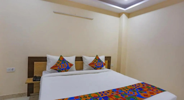Номер Deluxe FabHotel Starlight Sanctuary
