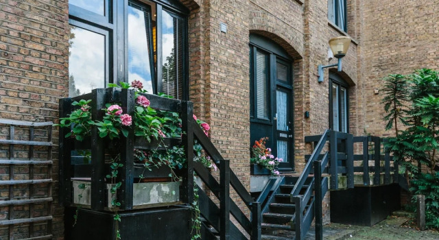 Natural light and modern home in Primrose Hill, Забронировать Отель Отели Англии 3 звезды, 3*