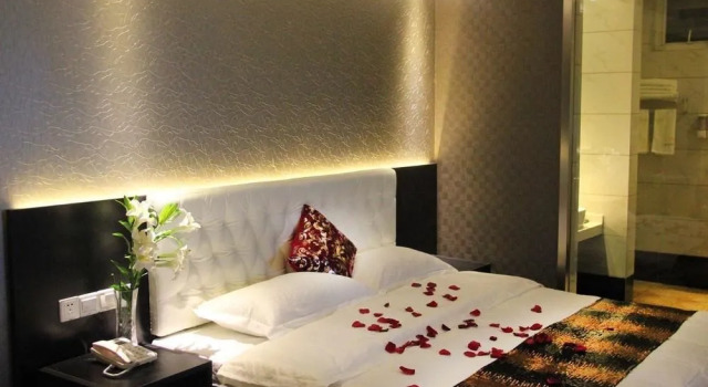 Joy Inn Chuxiong, Rezerwuj Hotel Hotele w Chuxiong z parkingiem, Parking