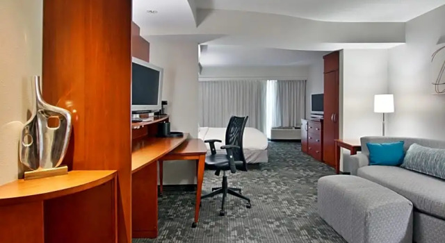 Люкс Courtyard by Marriott Clarksville