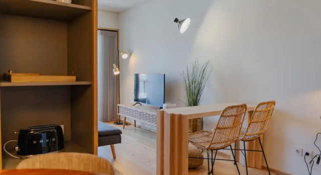 Feel Corporate Housing Campanh 06, Забронировать Отель Отели Кампанья 3 звезды, 3*