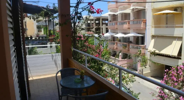 Manos Apartments