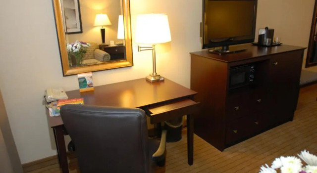 Номер Standard Holiday Inn Canton (Belden Village) by IHG