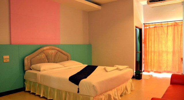 Bluetel Hotel, Varaa Hotelli Hotellit North-Eastern Thailand pysäköinnillä, Pysäköinti