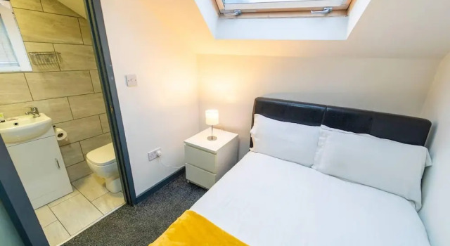 Spacious Comfortable Studio Near the University, Varaa Huoneisto Asunnot kohteessa Merseyside, Huoneisto