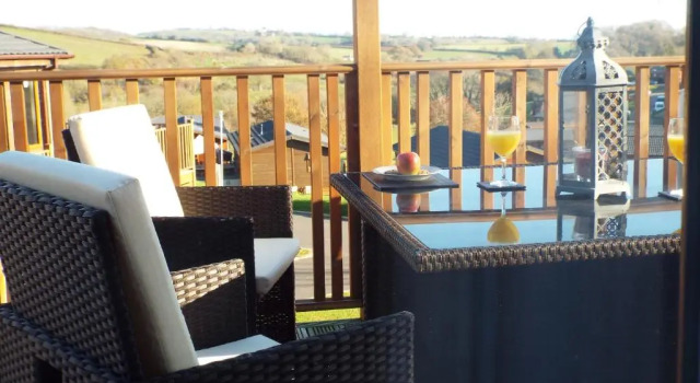 Коттедж Devon Hills Holiday Park luxury timber lodge pet friendly with hot tub 2 to 6 guests