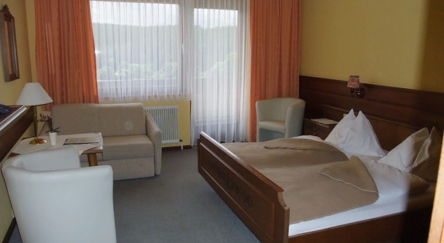 Трёхместный номер Standard с балконом и с видом на горы Ferienhotel Knollhof