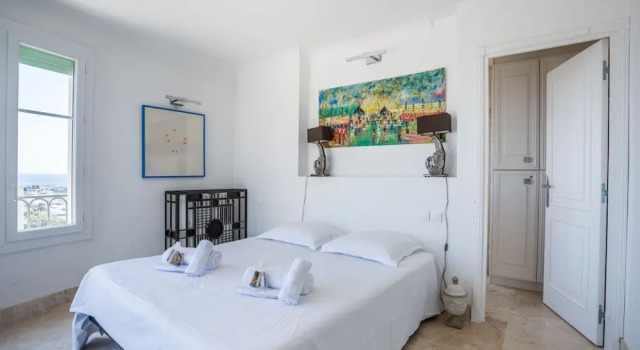 Art Deco Apartment terrace by Weekome