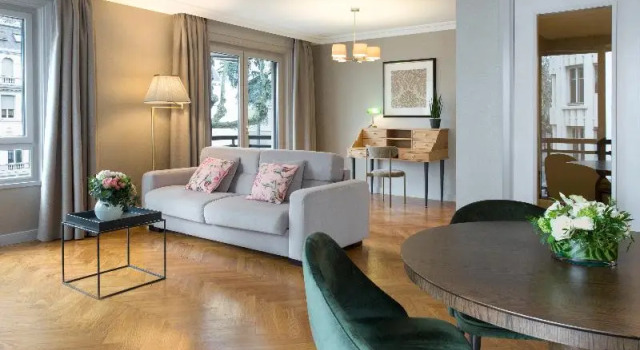 Четырёхместный номер Executive с балконом Warwick Reine Astrid - Lyon