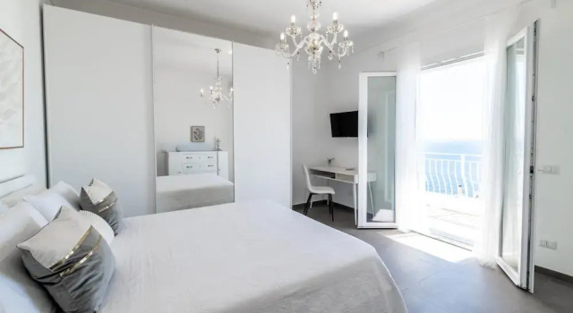 Casa Clara - Modern House With Breathtaking Views of Capri and Positano, Забронировать Дом для отпуска Виллы Позитано, Вилла