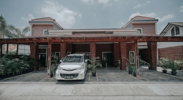 D'Paragon Cherry, Book Hotel Sleman Yogyakarta Province