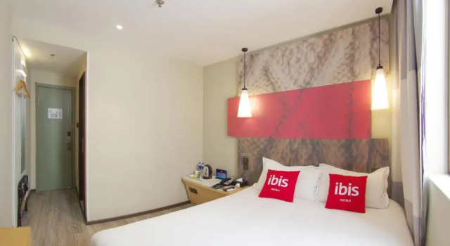 Номер Superior ibis Beijing Tiantandongmen Metro Station Hotel