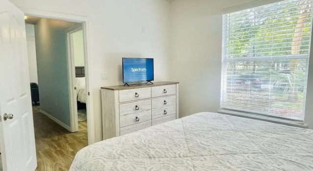 Cozy Condo Minutes Away From Disney