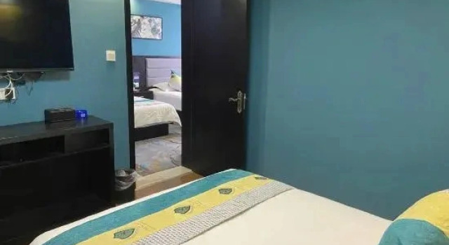 Suite Jichen Hotel (Tongxiang Century Avenue)