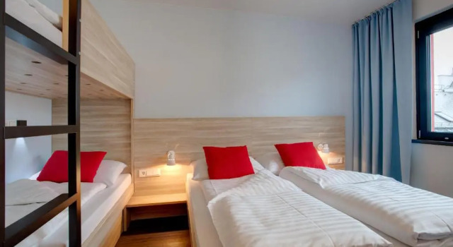 Кровать в общем номере MEININGER Hotel Wien Downtown Franz