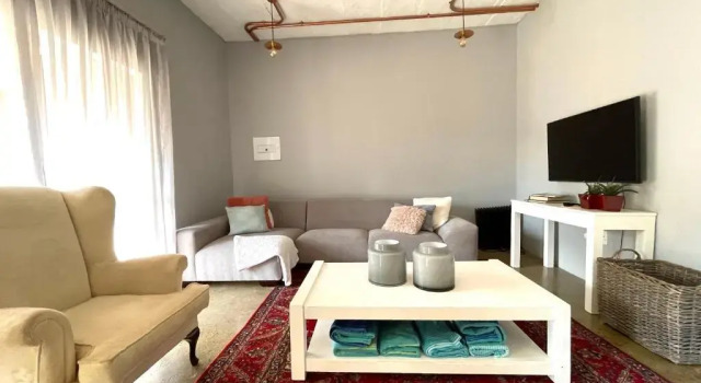 The Lion Mansion - on Solar live and work anywhere, Prenota Hotel Hotel a Gauteng con piscina, Piscina